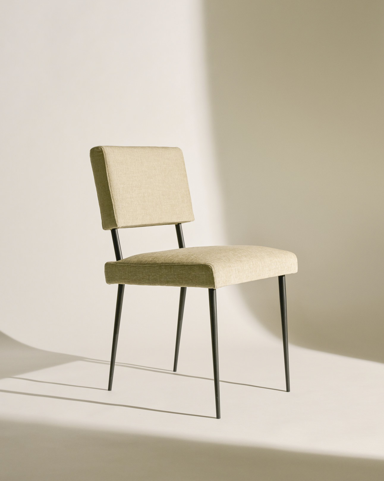 Gubi M-Chair Dining Chair